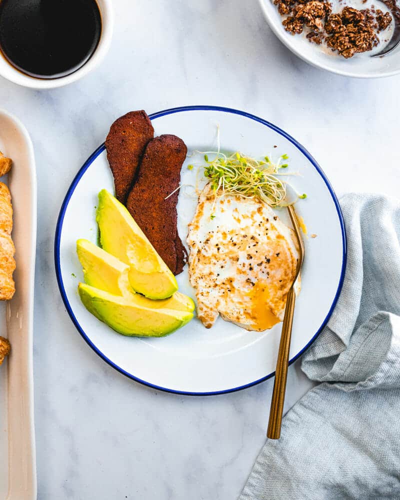 How to Cook Perfect Over Medium Eggs: Cafe Quality at Home